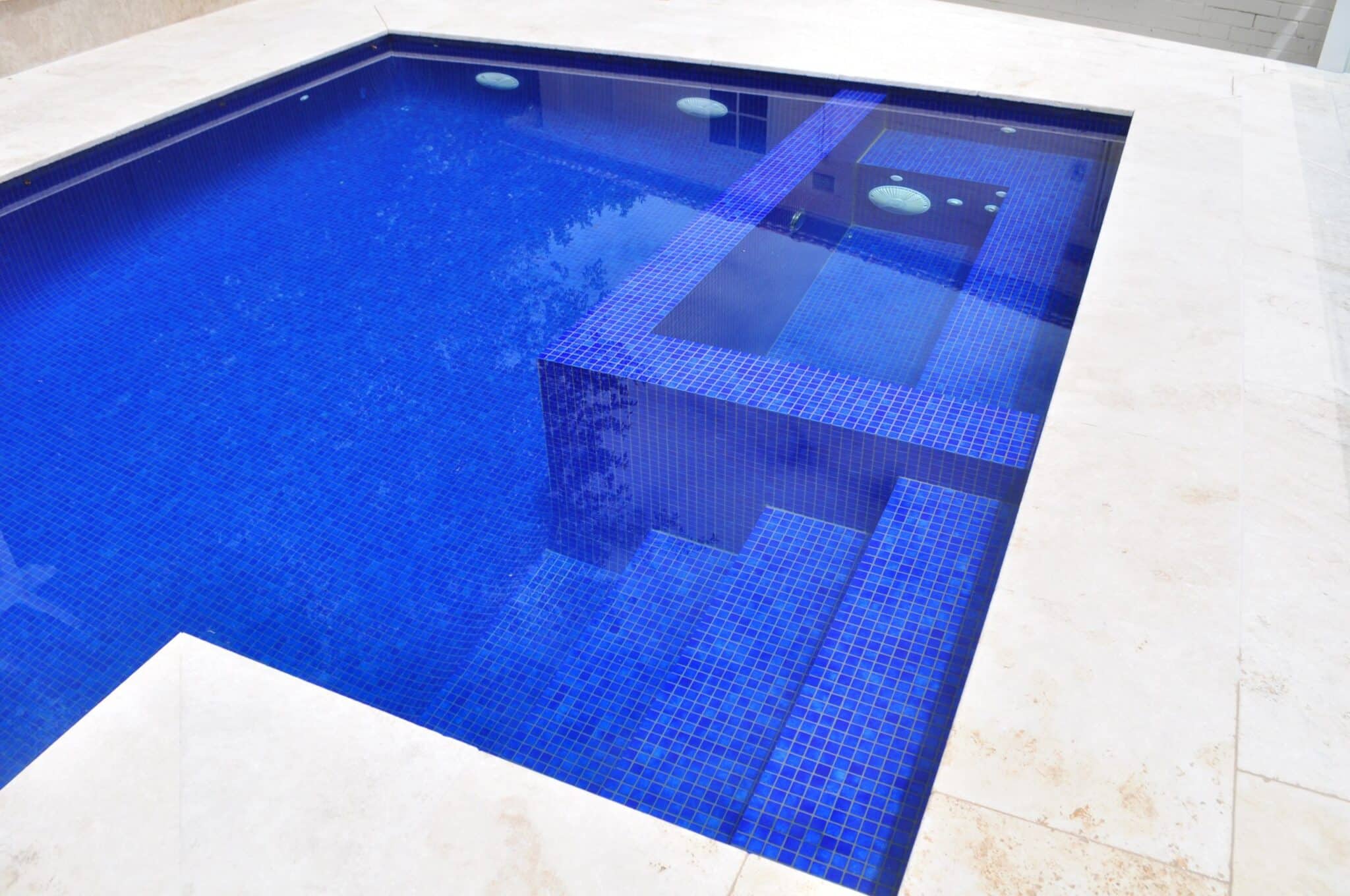 Ezarri Niebla 2512-C Pool Tile